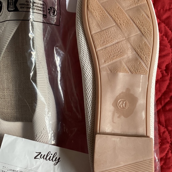 Beautiful ZULILY Flats - Picture 3 of 3